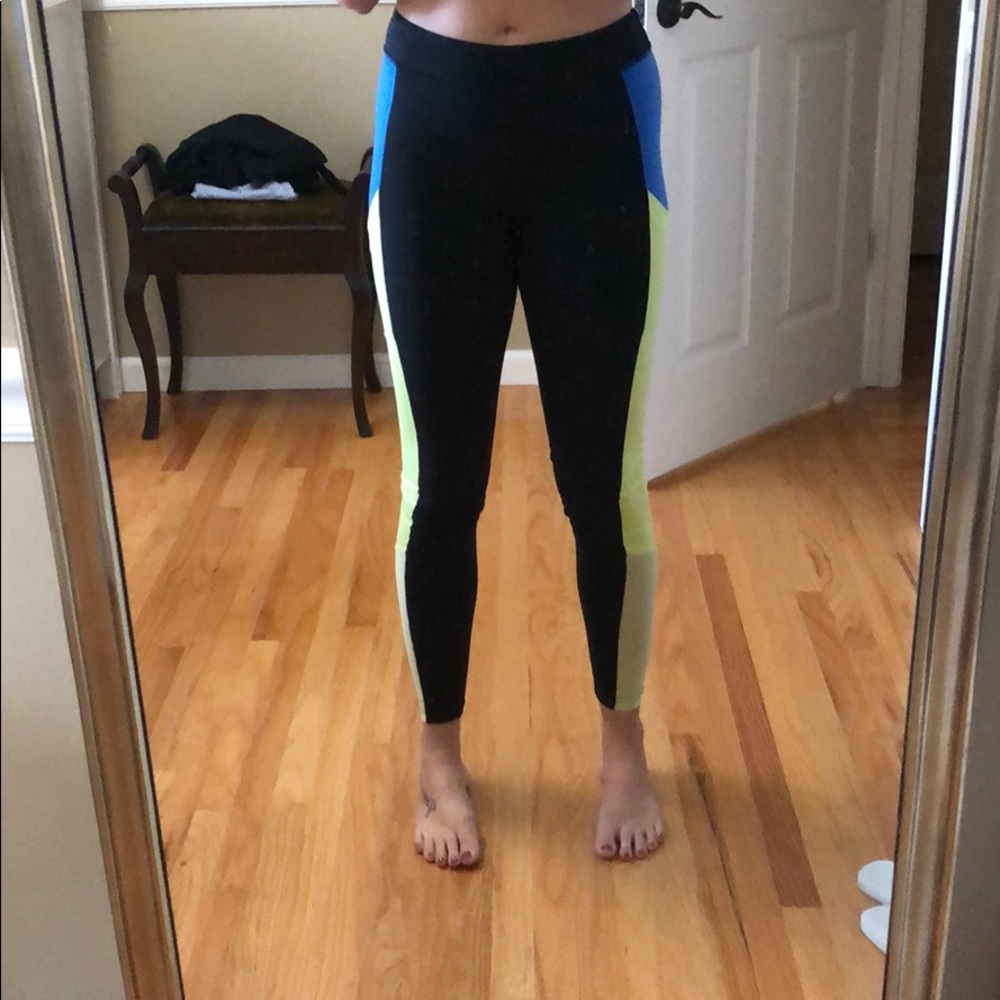 Alo Yoga Medium Rise Pocketed Leggings